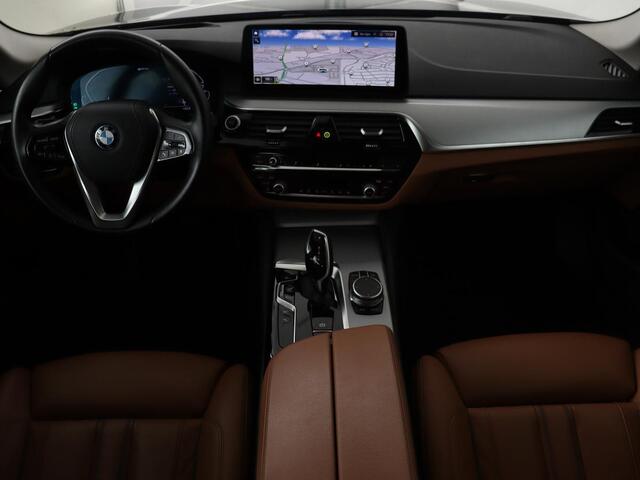 BMW 5-SERIE 530e Business Edition Plus | Laser LED | Head-Up | Leder | Stoelverwarming | Trekhaak | Camera | Park Assist | Carplay | Navigatie | Memory | Live Cockpit