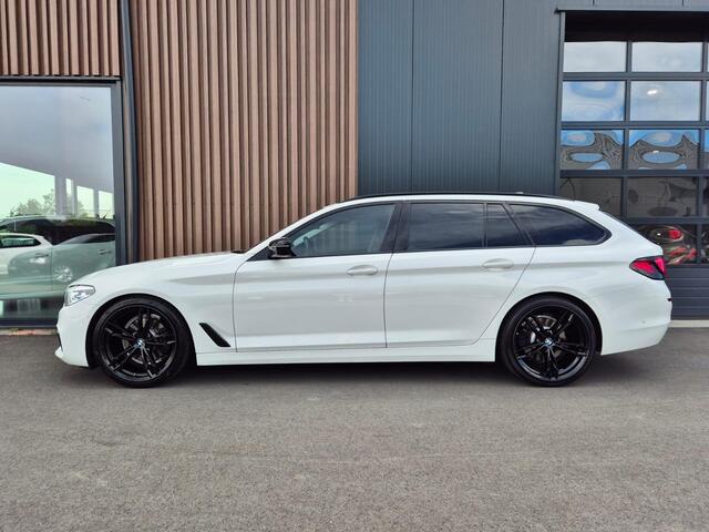 BMW 5-SERIE Touring 520i High Executive | Camera | Trekhaak | 20 inch | Elek. achterklep