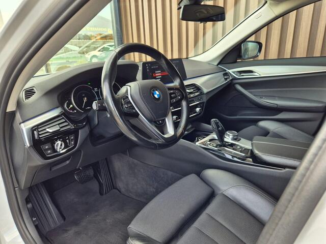 BMW 5-SERIE Touring 520i High Executive | Camera | Trekhaak | 20 inch | Elek. achterklep