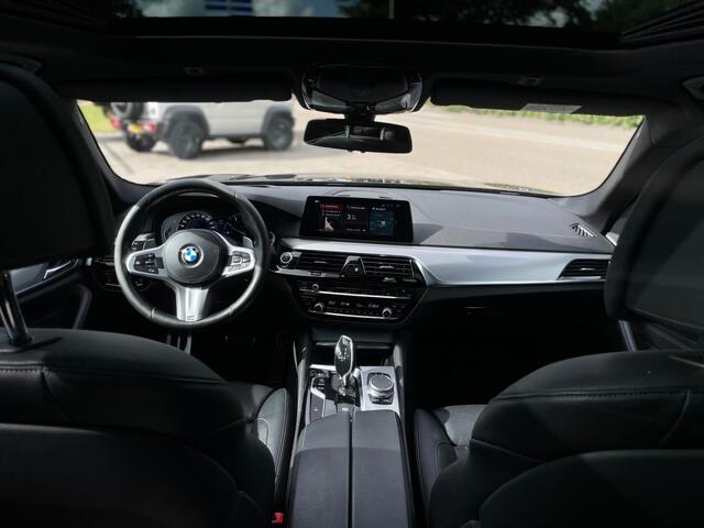 BMW 5-SERIE 520I M SPORT PANO HUD STOELVENTIELATIE
