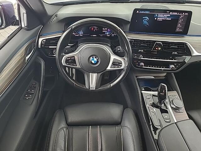 BMW 5-SERIE Touring 520e 272pk M-Sport Origineel NL Leer LED
