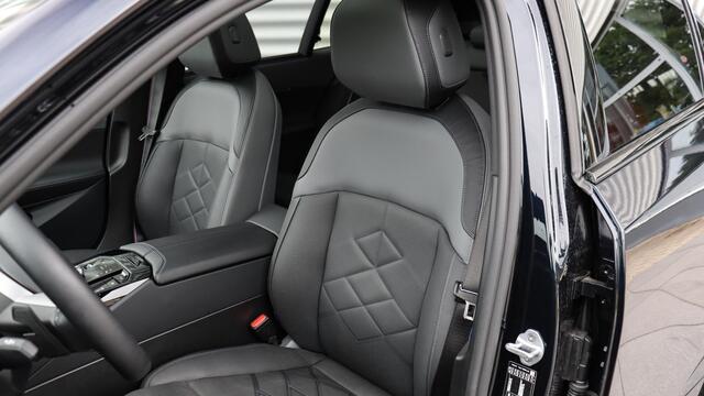 BMW 5-SERIE Touring 550e xDrive M-Sport Pro | Stoelventilatie | Bowers & Wilkins | M Onderstel Professional | Panormadak | Trekhaak