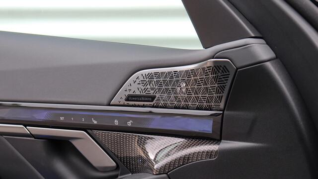 BMW 5-SERIE Touring 550e xDrive M-Sport Pro | Stoelventilatie | Bowers & Wilkins | M Onderstel Professional | Panormadak | Trekhaak