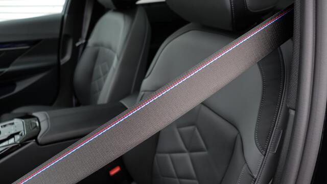 BMW 5-SERIE Touring 550e xDrive M-Sport Pro | Stoelventilatie | Bowers & Wilkins | M Onderstel Professional | Panormadak | Trekhaak