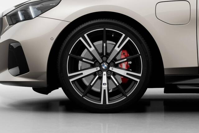 BMW 5-SERIE Touring 530e M Sport Edition | M Sport Pro | Innovation Pack | Travel Pack | Comfort Pack | Trekhaak