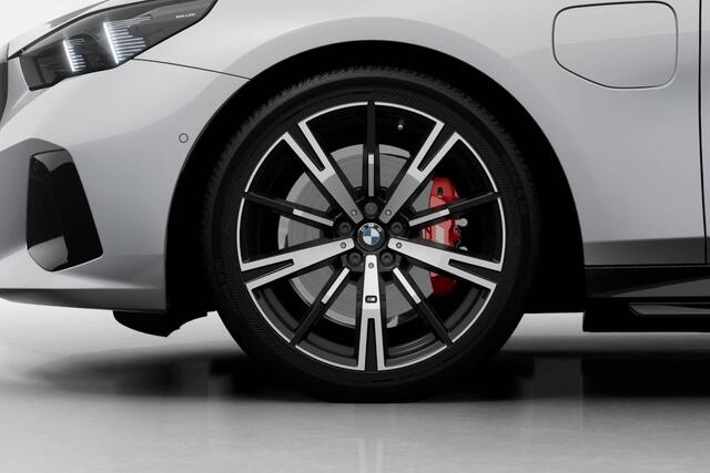 BMW 5-SERIE Touring 530e M Sport Edition | M Sport Pro | Innovation Pack | Travel Pack | Comfort Pack | Trekhaak