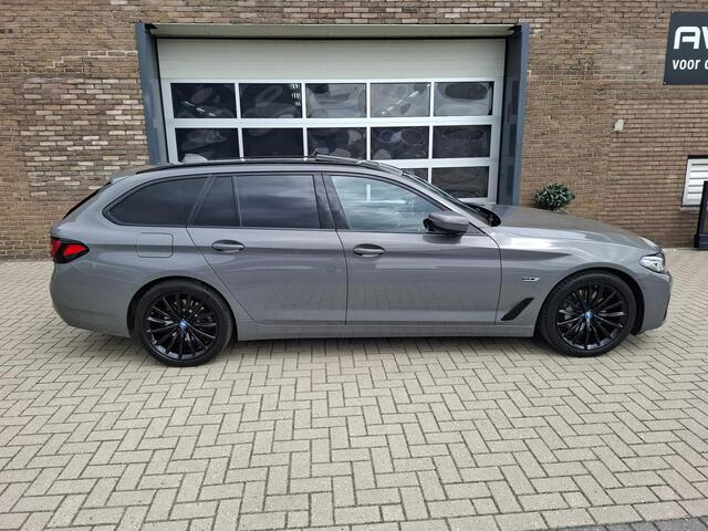 BMW 5-SERIE Touring 520e High Executive 19INCH PANORAMA DAK