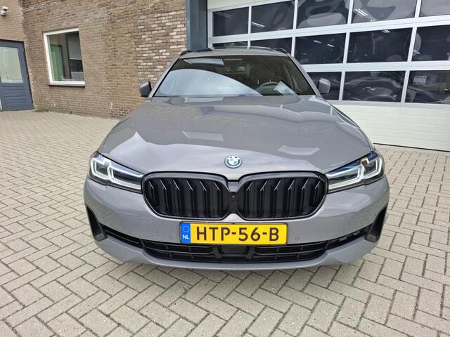 BMW 5-SERIE Touring 520e High Executive 19INCH PANORAMA DAK