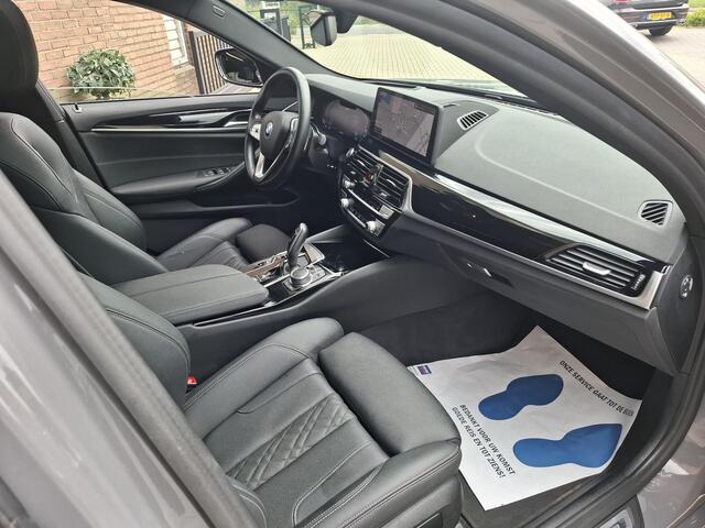 BMW 5-SERIE Touring 520e High Executive 19INCH PANORAMA DAK