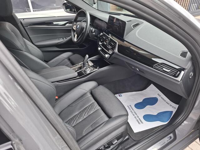 BMW 5-SERIE Touring 520e High Executive 19INCH PANORAMA DAK