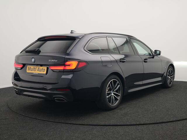 BMW 5-SERIE Touring 530e M Sport Plug In Hybrid 293pk PHEV | Trekhaak af Fabriek | Laser LED | Adaptive Cruise | Head Up | Camera | Keyless | Lederen Sportstoelen | Apple Carplay | Sfeerverlichting |
