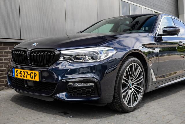 BMW 5-SERIE 530e 252 pk iPerformance High Executive M-Sportpakket / Head-Up/ 360-Camera/ Keyless/ Leder/ Sport-Stoelen/ Stoel.Verw/ Led-Koplamp/ Park.Sens/ 19'' LMV