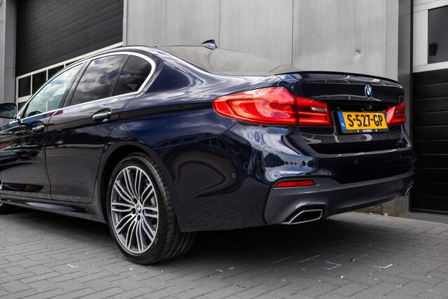 BMW 5-SERIE 530e 252 pk iPerformance High Executive M-Sportpakket / Head-Up/ 360-Camera/ Keyless/ Leder/ Sport-Stoelen/ Stoel.Verw/ Led-Koplamp/ Park.Sens/ 19'' LMV