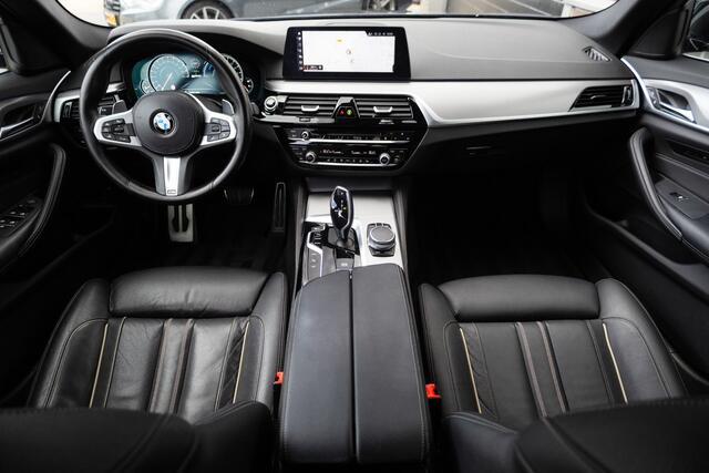 BMW 5-SERIE 530e 252 pk iPerformance High Executive M-Sportpakket / Head-Up/ 360-Camera/ Keyless/ Leder/ Sport-Stoelen/ Stoel.Verw/ Led-Koplamp/ Park.Sens/ 19'' LMV