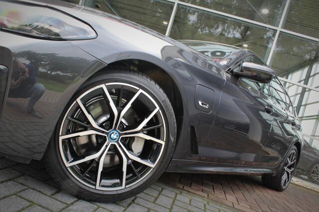 BMW 5-SERIE 530e M-Sport Sedan, Adaptieve Cruise, Trekhaak, Achteruitrijcame