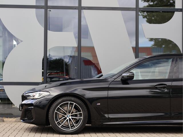 BMW 5-SERIE Touring 520i High Executive M Sport | Virtual | HUD | Pano | Comfortstoelen |