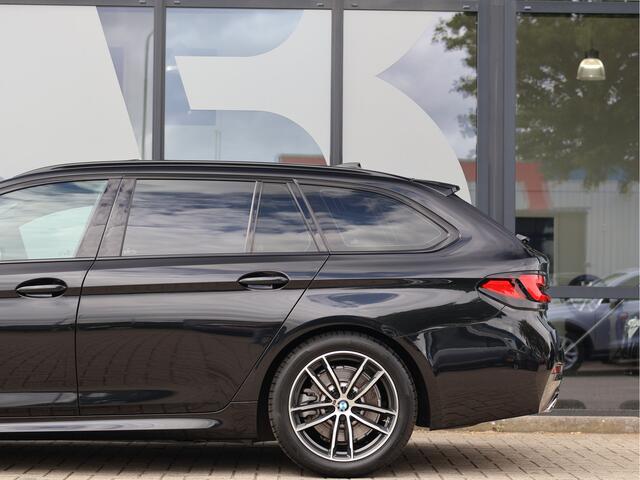 BMW 5-SERIE Touring 520i High Executive M Sport | Virtual | HUD | Pano | Comfortstoelen |