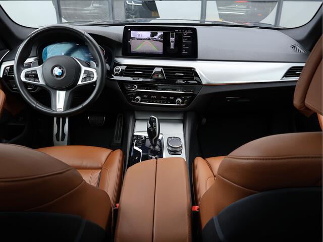 BMW 5-SERIE Touring 520i High Executive M Sport | Virtual | HUD | Pano | Comfortstoelen |