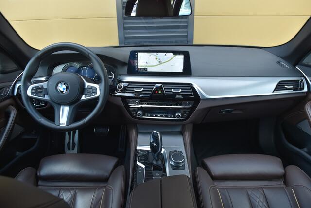 BMW 5-SERIE Touring 540i xDrive High Executive * M Sportpakket * Head-up * Comfortstoelen *Keyless entry *