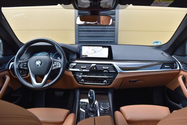BMW 5-SERIE Touring 520i High Executive * Sport line * Head-up * Elektrische stoelen * Stoelverwarming * LED *