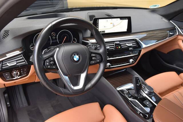 BMW 5-SERIE Touring 520i High Executive * Sport line * Head-up * Elektrische stoelen * Stoelverwarming * LED *