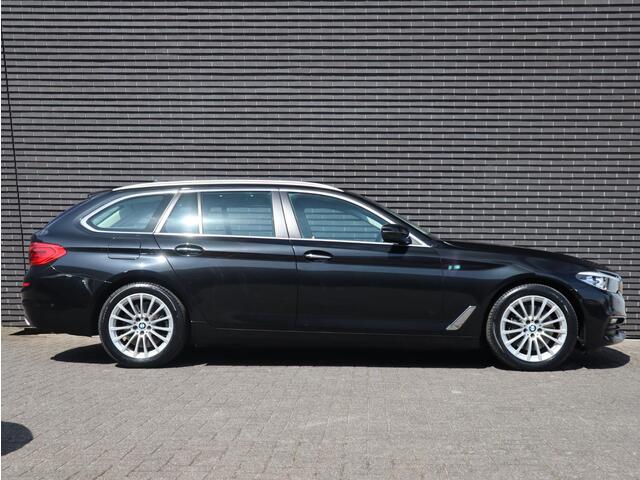 BMW 5-SERIE Touring 540i xDrive High Executive | Harman/Kardon | Lederen Sportstoelen |
