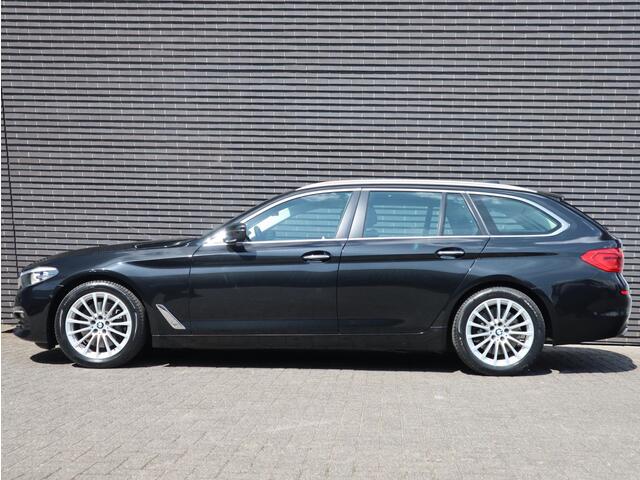 BMW 5-SERIE Touring 540i xDrive High Executive | Harman/Kardon | Lederen Sportstoelen |