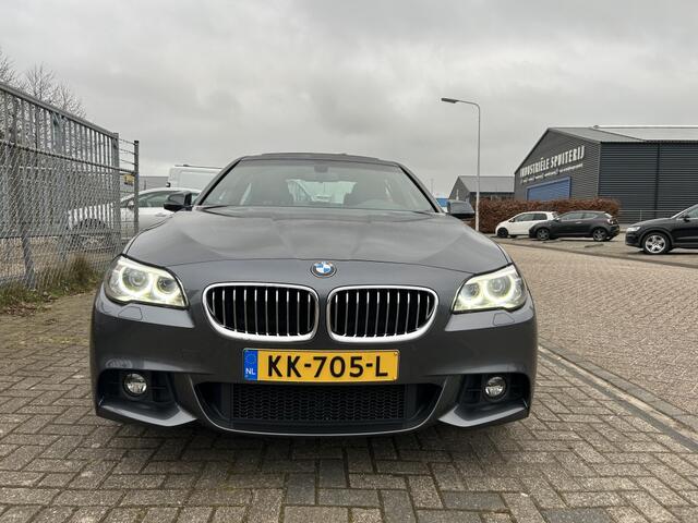 BMW 5-SERIE 520i M Sport Pakket / Dakje / Xenon / Leer