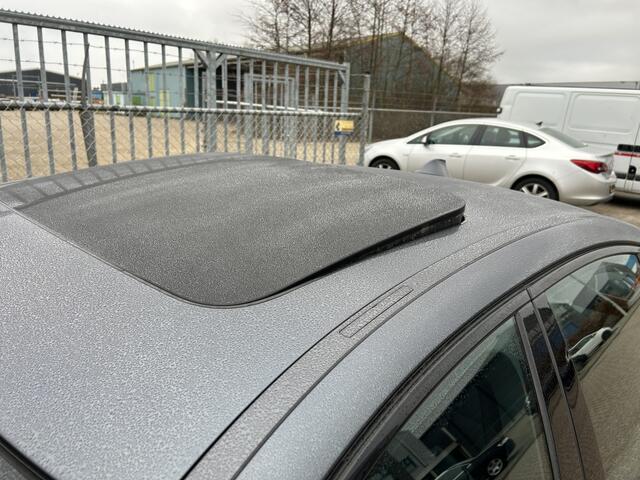 BMW 5-SERIE 520i M Sport Pakket / Dakje / Xenon / Leer