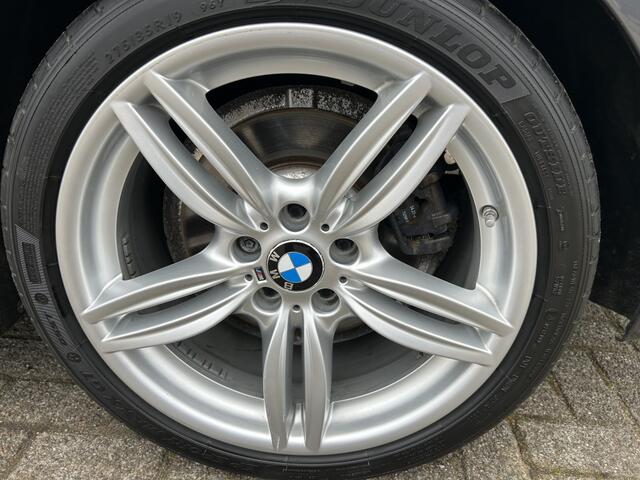 BMW 5-SERIE 520i M Sport Pakket / Dakje / Xenon / Leer