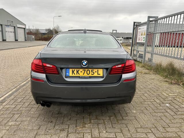 BMW 5-SERIE 520i M Sport Pakket / Dakje / Xenon / Leer