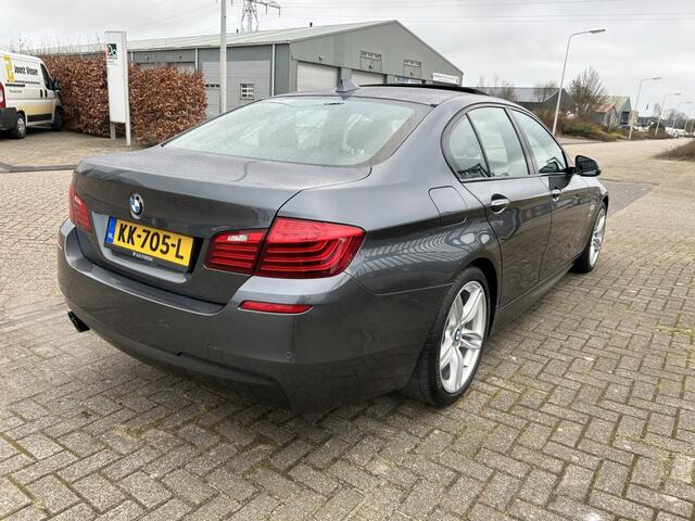BMW 5-SERIE 520i M Sport Pakket / Dakje / Xenon / Leer