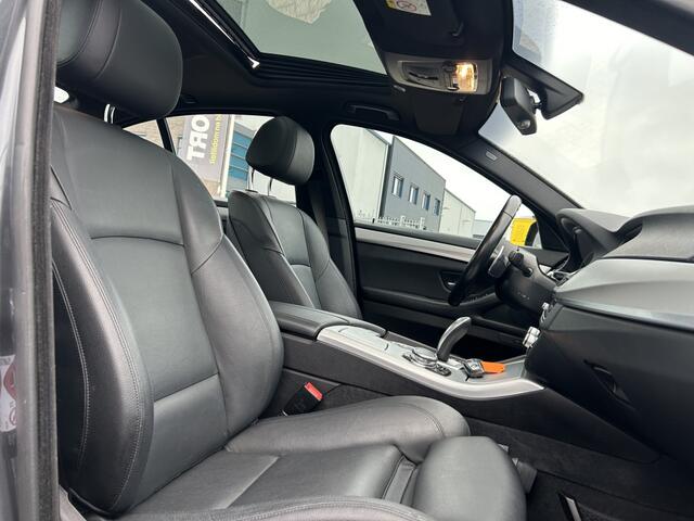 BMW 5-SERIE 520i M Sport Pakket / Dakje / Xenon / Leer