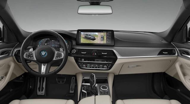 BMW 5-SERIE Touring 530e M-Sport | Panoramadak | CoPilot | Elektr. Trekhaak
