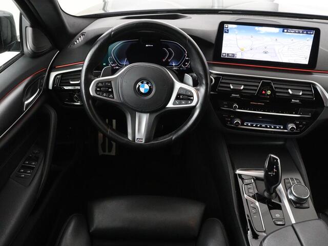 BMW 5-SERIE 530e xDrive M Sport | Stoelventilatie | Adaptive cruise | Head-Up | 360 camera | Trekhaak | Laserlight | Stoel & achterbankverwarming | Carplay | Leder | Keyless | Live Cockpit