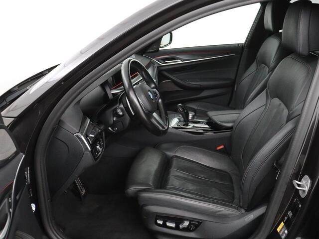 BMW 5-SERIE 530e xDrive M Sport | Stoelventilatie | Adaptive cruise | Head-Up | 360 camera | Trekhaak | Laserlight | Stoel & achterbankverwarming | Carplay | Leder | Keyless | Live Cockpit