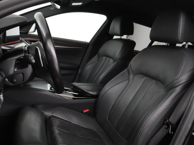 BMW 5-SERIE 530e xDrive M Sport | Stoelventilatie | Adaptive cruise | Head-Up | 360 camera | Trekhaak | Laserlight | Stoel & achterbankverwarming | Carplay | Leder | Keyless | Live Cockpit