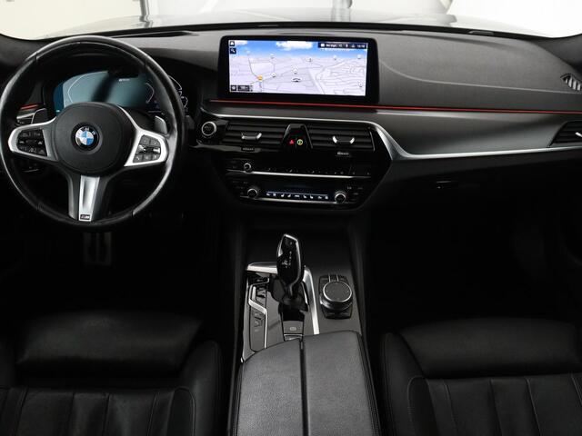 BMW 5-SERIE 530e xDrive M Sport | Stoelventilatie | Adaptive cruise | Head-Up | 360 camera | Trekhaak | Laserlight | Stoel & achterbankverwarming | Carplay | Leder | Keyless | Live Cockpit