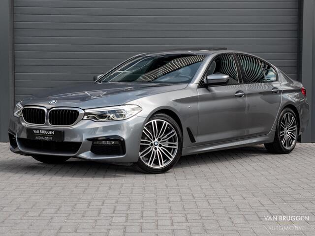BMW 5-SERIE 520i High Executive M-Sport Pano Leer Camera NAP Memory
