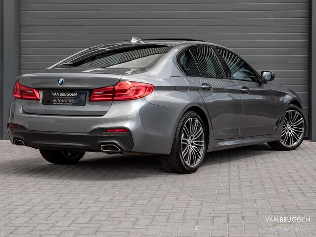 BMW 5-SERIE 520i High Executive M-Sport Pano Leer Camera NAP Memory