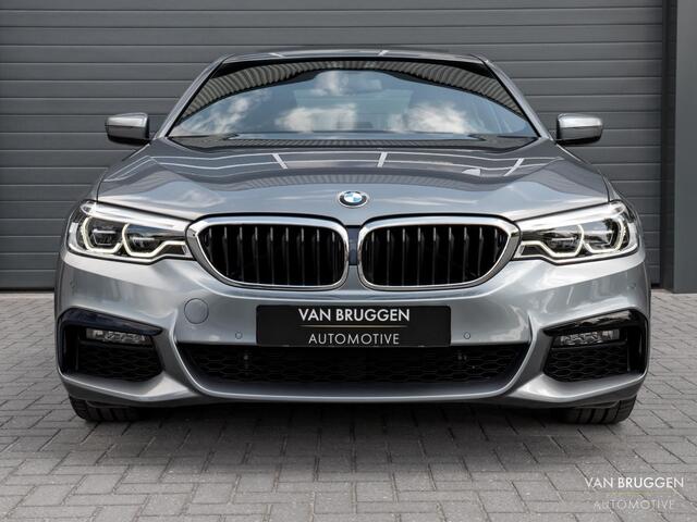 BMW 5-SERIE 520i High Executive M-Sport Pano Leer Camera NAP Memory