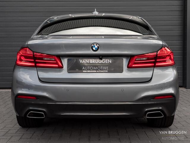 BMW 5-SERIE 520i High Executive M-Sport Pano Leer Camera NAP Memory