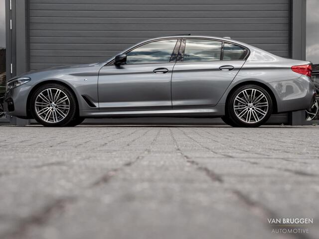 BMW 5-SERIE 520i High Executive M-Sport Pano Leer Camera NAP Memory