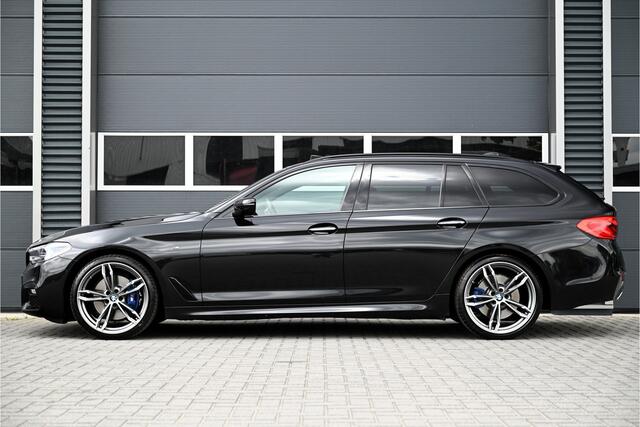 BMW 5-SERIE Touring 530i M-SPORT / PANO / LEDER / MEMORY / HUD / LED / 20" / DEALER ONDERHOUDEN