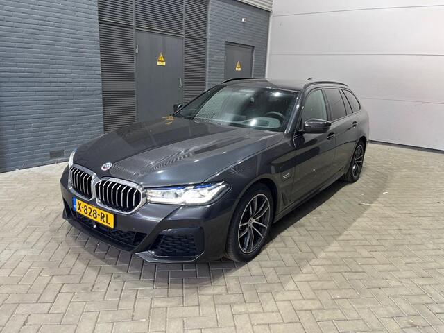 BMW 5-SERIE Touring 530e Business Edition Plus | Panoramadak | Leder | Head-Up | Trekhaak | Stoelverwarming