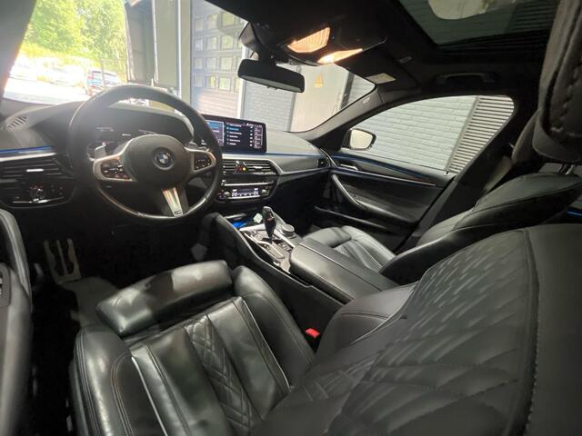 BMW 5-SERIE Touring 530e Business Edition Plus | Panoramadak | Leder | Head-Up | Trekhaak | Stoelverwarming