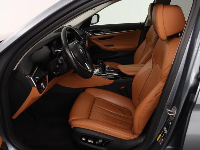 BMW 5-SERIE 520e Business Edition Plus | Adaptive cruise | 360 Camera | Luxury Line | Trekhaak | Laserlight | Leder | Stoelverwarming | Live Cockpit | Navigatie | Keyless