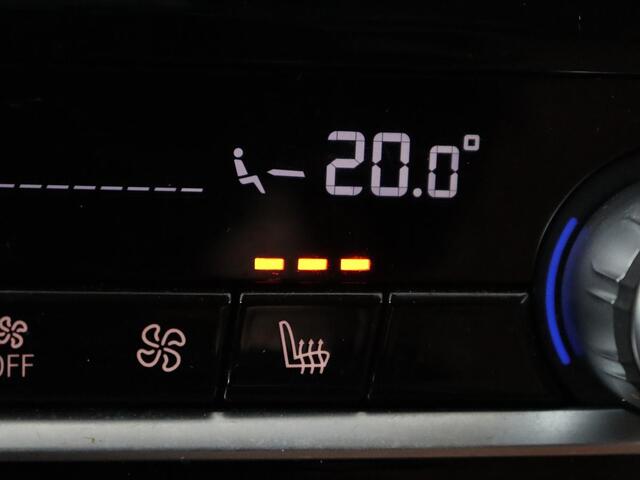 BMW 5-SERIE 520e Business Edition Plus | Adaptive cruise | 360 Camera | Luxury Line | Trekhaak | Laserlight | Leder | Stoelverwarming | Live Cockpit | Navigatie | Keyless