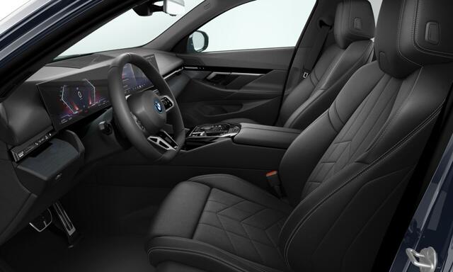 BMW 5-SERIE Touring 530e | M-Sport | 20'' | Driv. Plus | Comf. Acc. | Trekhaak | Getint glas | Camera | Stoelverw.