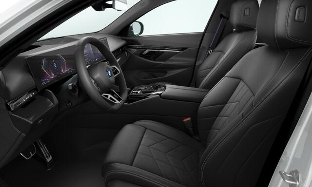 BMW 5-SERIE Touring 530e | Interlagos Blue | M-Sport Pro | 20'' | Comfortstoel. | Park. + Driv. Plus | Stoelvent. | Trekhaak | Harman/Kardon | Comf. Acc. | Getint glas | Head-Up | Stuur + stoelverw. voor/achter